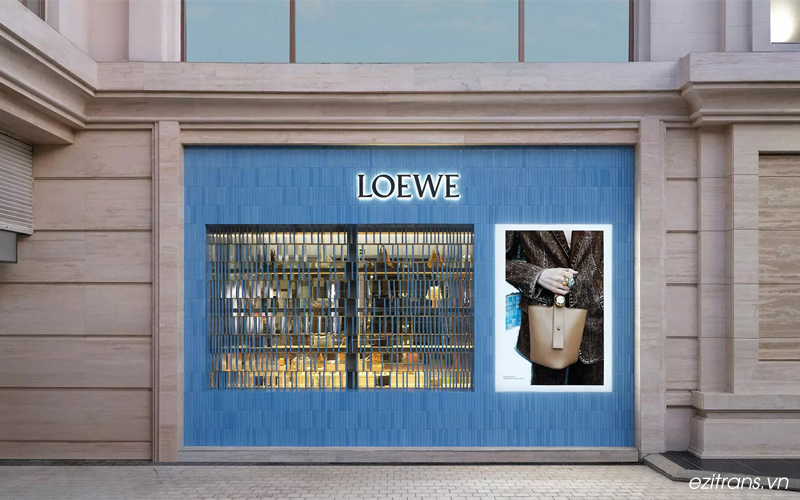 Loewe là một trong những thương hiệu thời trang cao cấp lâu đời nhất tại Tây Ban Nha