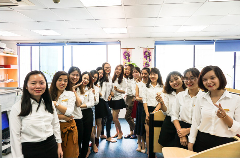 Đội ngũ nhân viên chăm sóc khách hàng của công ty vận chuyển quốc tế EziTrans luôn sẵn sàng tư vấn quý khách Đội ngũ nhân viên chăm sóc khách hàng của công ty vận chuyển quốc tế EziTrans luôn sẵn sàng tư vấn quý khách